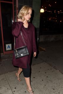 Jennifer Lawrence feet photo thumbnail