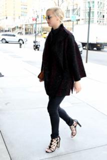Jennifer Lawrence feet photo thumbnail