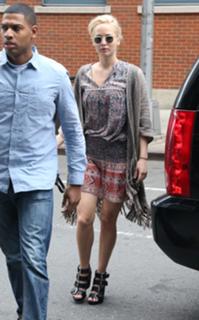 Jennifer Lawrence feet photo thumbnail