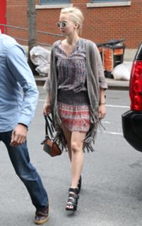 Jennifer Lawrence feet photo thumbnail