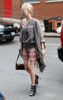 Jennifer Lawrence feet photo thumbnail