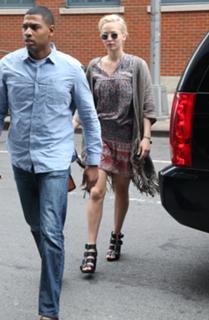 Jennifer Lawrence feet photo thumbnail