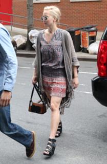 Jennifer Lawrence feet photo thumbnail