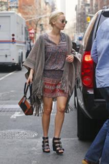 Jennifer Lawrence feet photo thumbnail