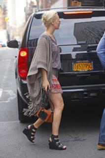 Jennifer Lawrence feet photo thumbnail