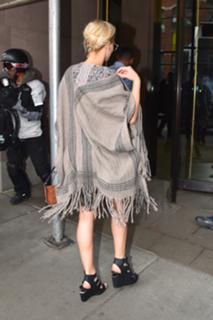 Jennifer Lawrence feet photo thumbnail