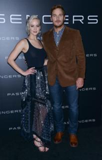 Jennifer Lawrence feet photo thumbnail