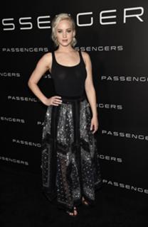 Jennifer Lawrence feet photo thumbnail
