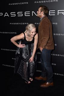 Jennifer Lawrence feet photo thumbnail