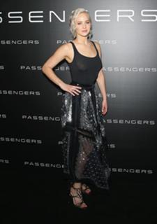 Jennifer Lawrence feet photo thumbnail