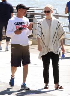 Jennifer Lawrence feet photo thumbnail
