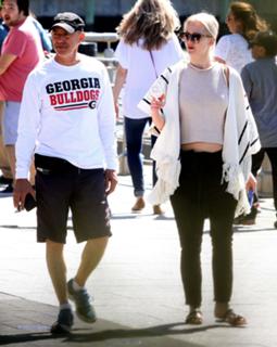 Jennifer Lawrence feet photo thumbnail