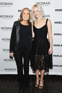 Jennifer Lawrence feet photo thumbnail