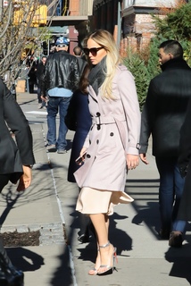 Jennifer Lawrence feet photo thumbnail