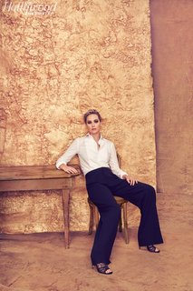 Jennifer Lawrence feet photo thumbnail