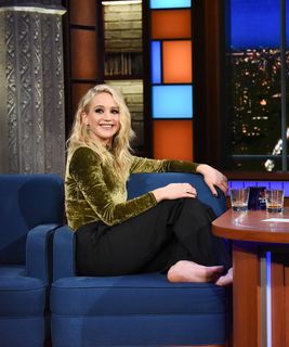 Jennifer Lawrence feet photo thumbnail