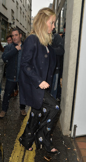 Jennifer Lawrence feet photo thumbnail