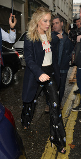 Jennifer Lawrence feet photo thumbnail