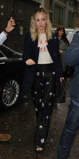 Jennifer Lawrence feet photo thumbnail