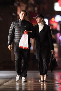 Jennifer Lawrence feet photo thumbnail