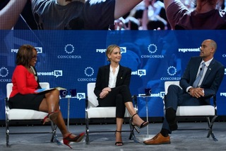 Jennifer Lawrence feet photo thumbnail