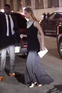 Jennifer Lawrence feet photo thumbnail