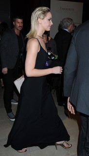 Jennifer Lawrence feet photo thumbnail
