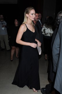 Jennifer Lawrence feet photo thumbnail