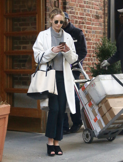Jennifer Lawrence feet photo thumbnail