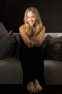 Jennifer Lawrence feet photo thumbnail
