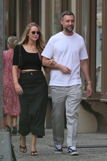 Jennifer Lawrence feet photo thumbnail