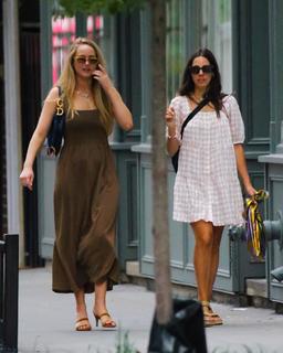 Jennifer Lawrence feet photo thumbnail