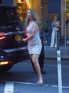 Jennifer Lawrence feet photo thumbnail
