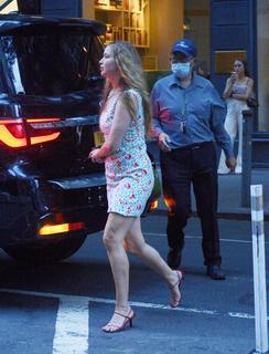 Jennifer Lawrence feet photo thumbnail