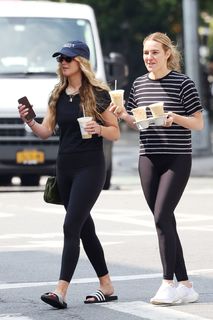 Jennifer Lawrence feet photo thumbnail
