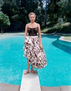 Jennifer Lawrence feet photo thumbnail