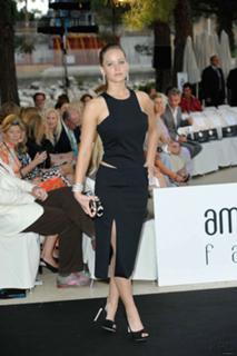 Jennifer Lawrence feet photo thumbnail
