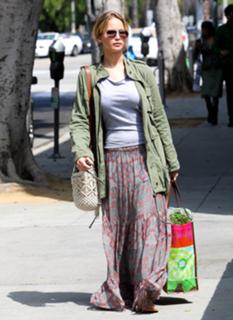 Jennifer Lawrence feet photo thumbnail