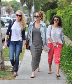 Jennifer Lawrence feet photo thumbnail