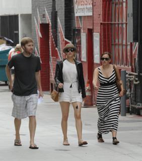 Jennifer Lawrence feet photo thumbnail