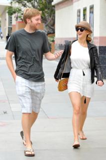 Jennifer Lawrence feet photo thumbnail