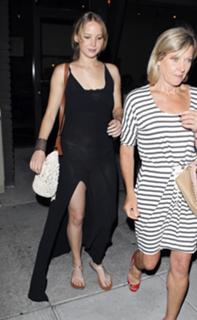Jennifer Lawrence feet photo thumbnail
