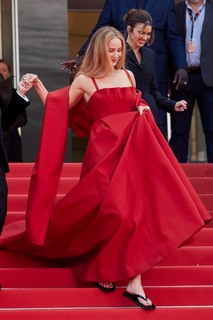 Jennifer Lawrence feet photo thumbnail