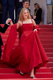Jennifer Lawrence feet photo thumbnail