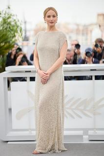 Jennifer Lawrence feet photo thumbnail
