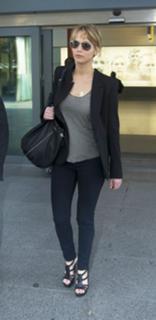 Jennifer Lawrence feet photo thumbnail