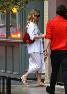 Jennifer Lawrence feet photo thumbnail