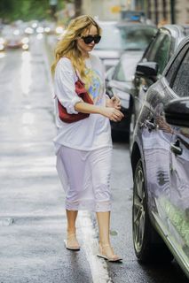 Jennifer Lawrence feet photo thumbnail