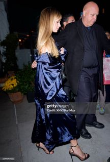 Jennifer Lawrence feet photo thumbnail