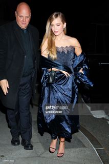 Jennifer Lawrence feet photo thumbnail